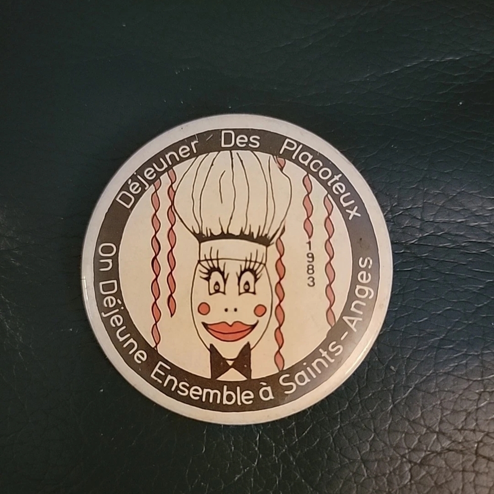 Vintage Metal Pin Dejeuner Des Placoteux On Dejeune Ensemble A Saints-Anges